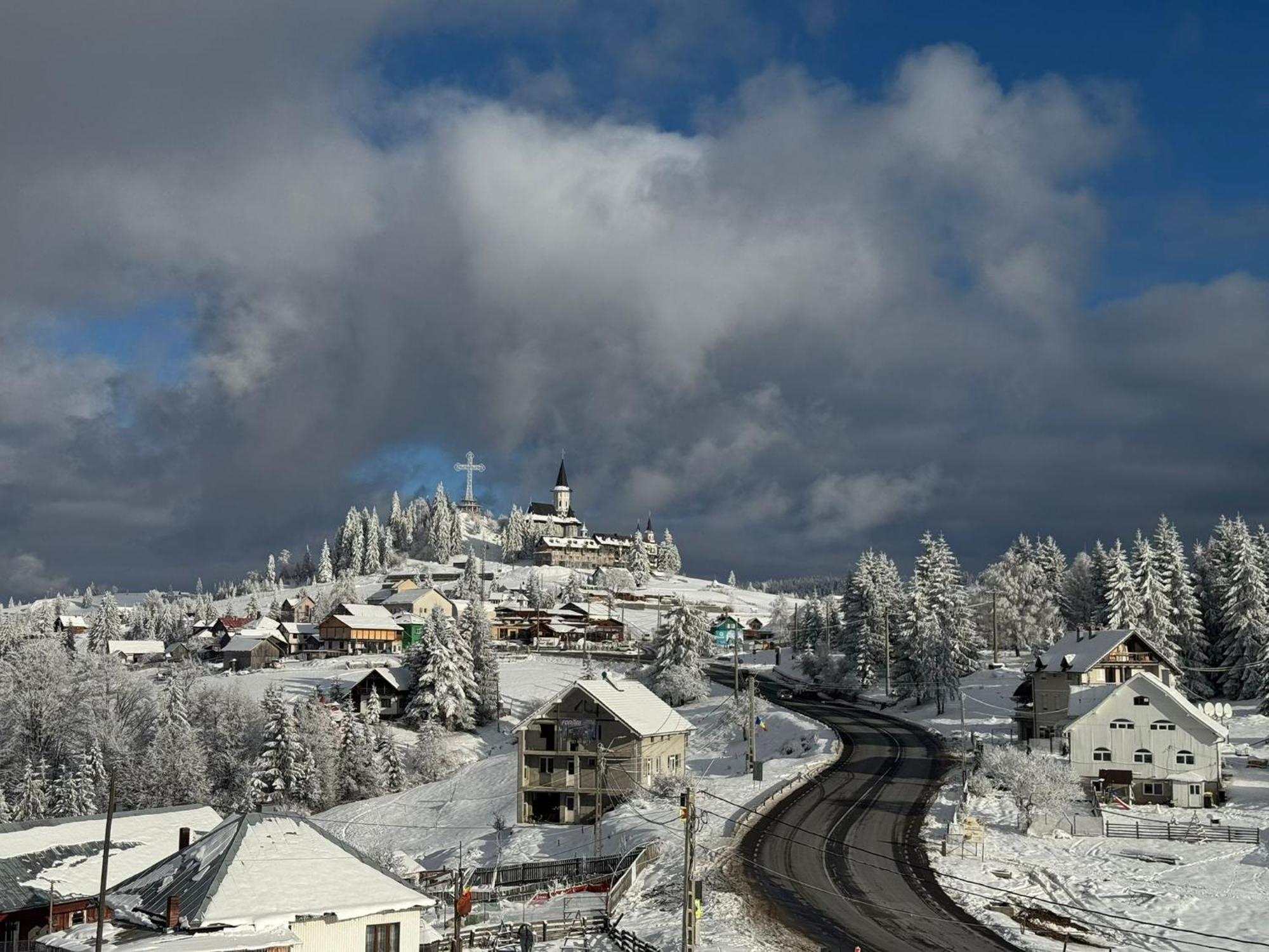 Cabane A-Frame Ceziade Tihuta Piatra Fântânele Exterior foto